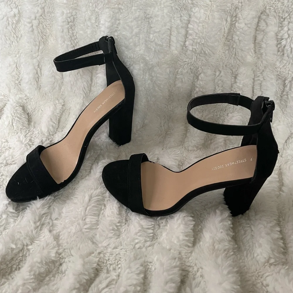 Black High Heels - Picture 3 of 6